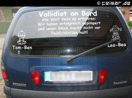 Vollidiot an Bord
Alle Welt muss es erfahren:
Wir haben erfolgreich gepimpert
und unser Glück macht nicht vor
Peinlichkeiten halt!
Tom-Ben Lea-Bea